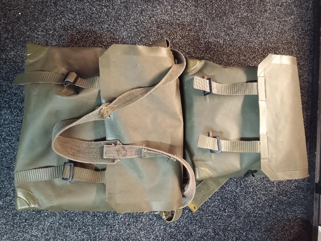 2x leger pukkel, Verzamelen, Militaria | Algemeen, Ophalen of Verzenden, Landmacht, Nederland, Overige typen