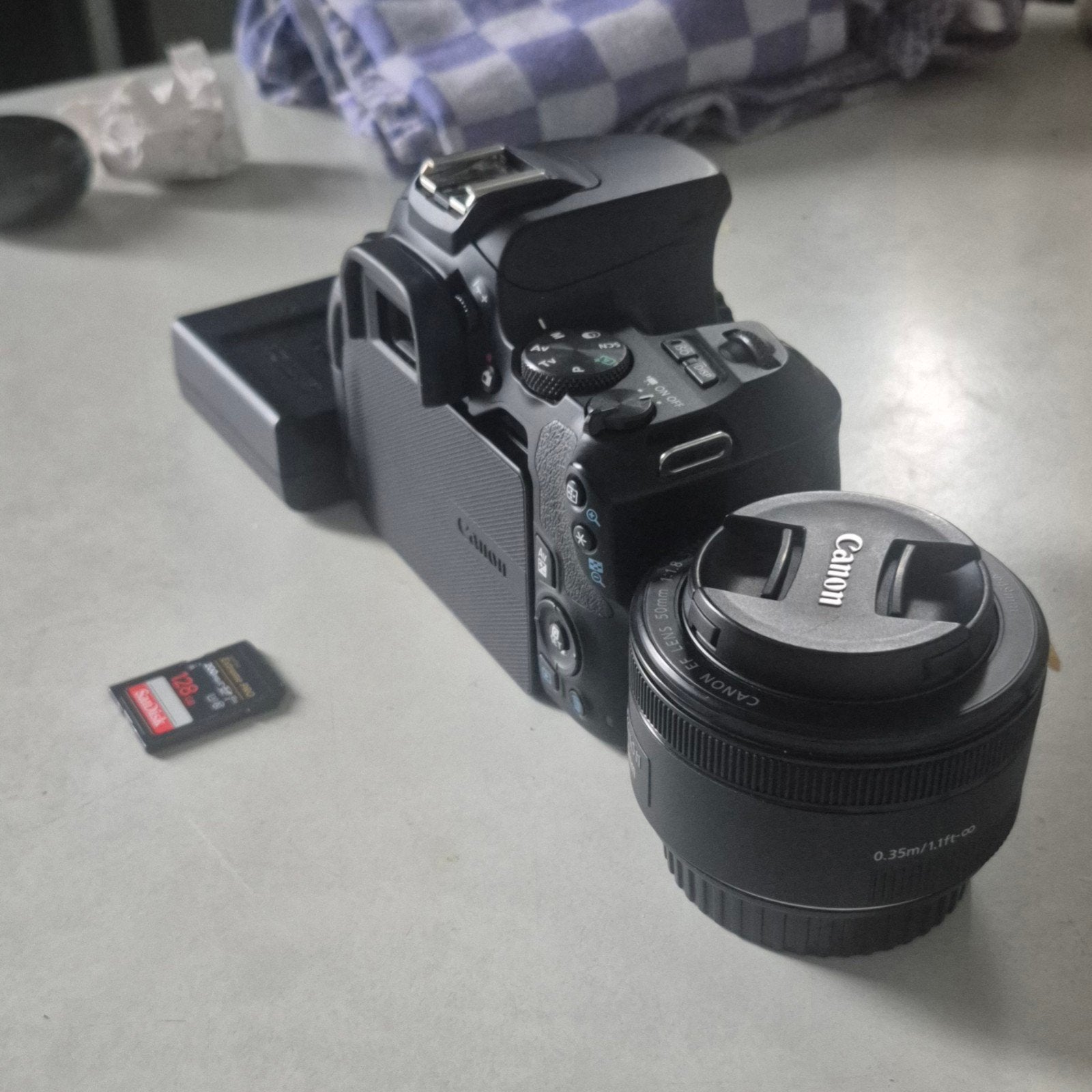 Canon EOS 250D spiegelreflexcamera met 50mm lens, Audio, Tv en Foto, Spiegelreflex, Ophalen of Verzenden, Zo goed als nieuw, 4 t/m 7 keer