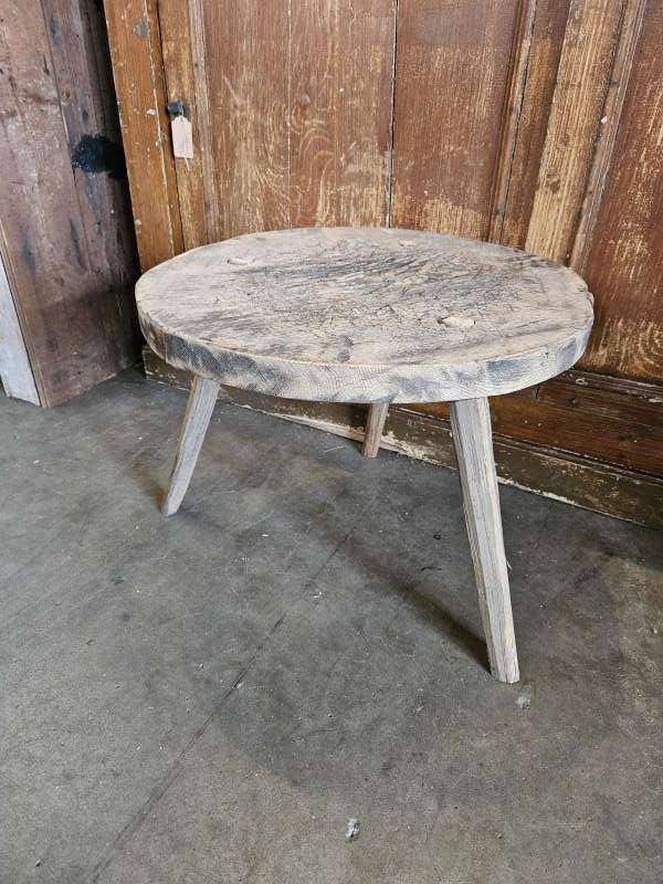 stoer rond tafeltje ``WOONWINKEL RUSTIEK``, Antiek en Kunst, Ophalen of Verzenden