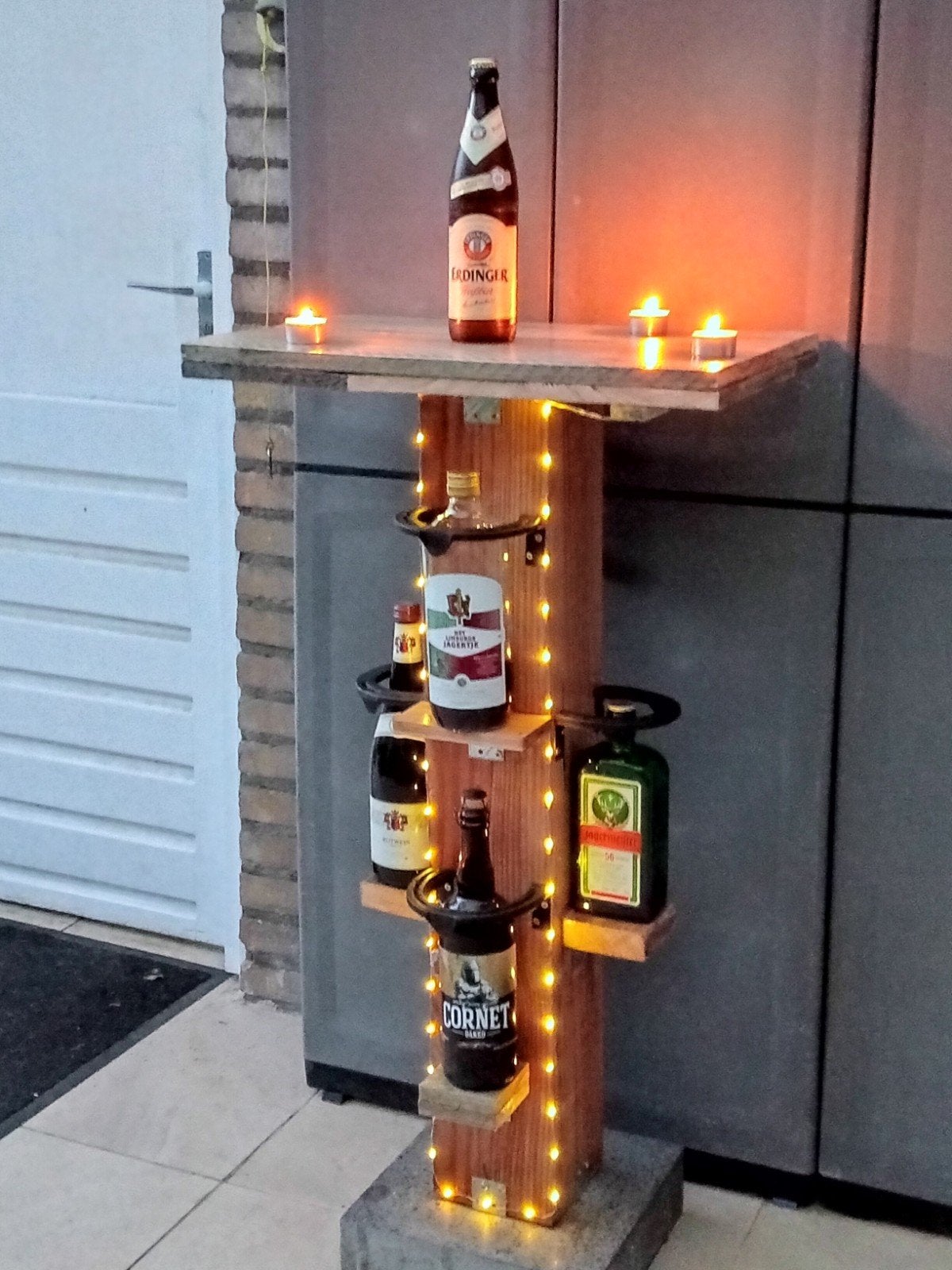 Unieke handgemaakte bar met flessenhouders en verlichting, Huis en Inrichting, Ophalen