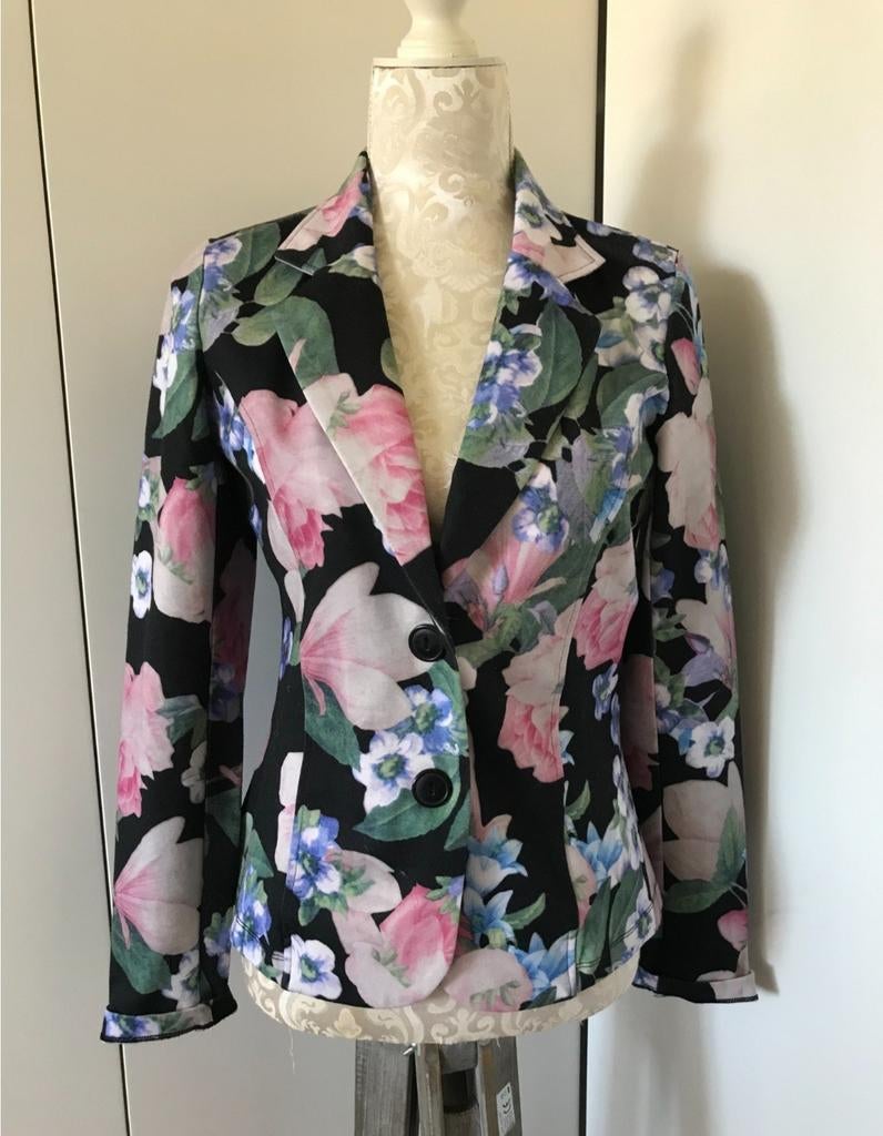 Gebloemd Jasje van LIV, Kleding | Dames, Jasjes, Kostuums en Pakken, Maat 38/40 (M), Overige kleuren, Ophalen of Verzenden, Zo goed als nieuw
