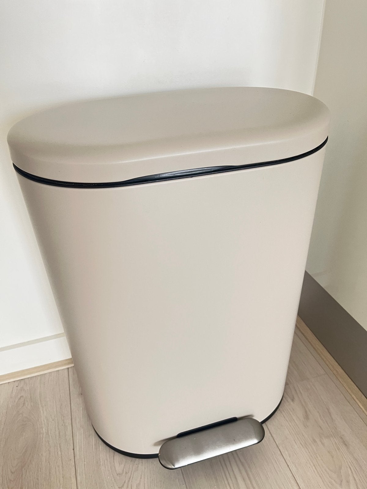 Pedaalemmer 60 liter - Zo goed als nieuw - Mooie kleur, Huis en Inrichting, Woonaccessoires | Prullenbakken, 40 liter of meer