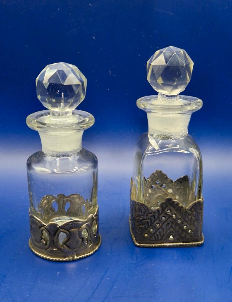 2 leuke glazen stolpflesjes, Ophalen of Verzenden