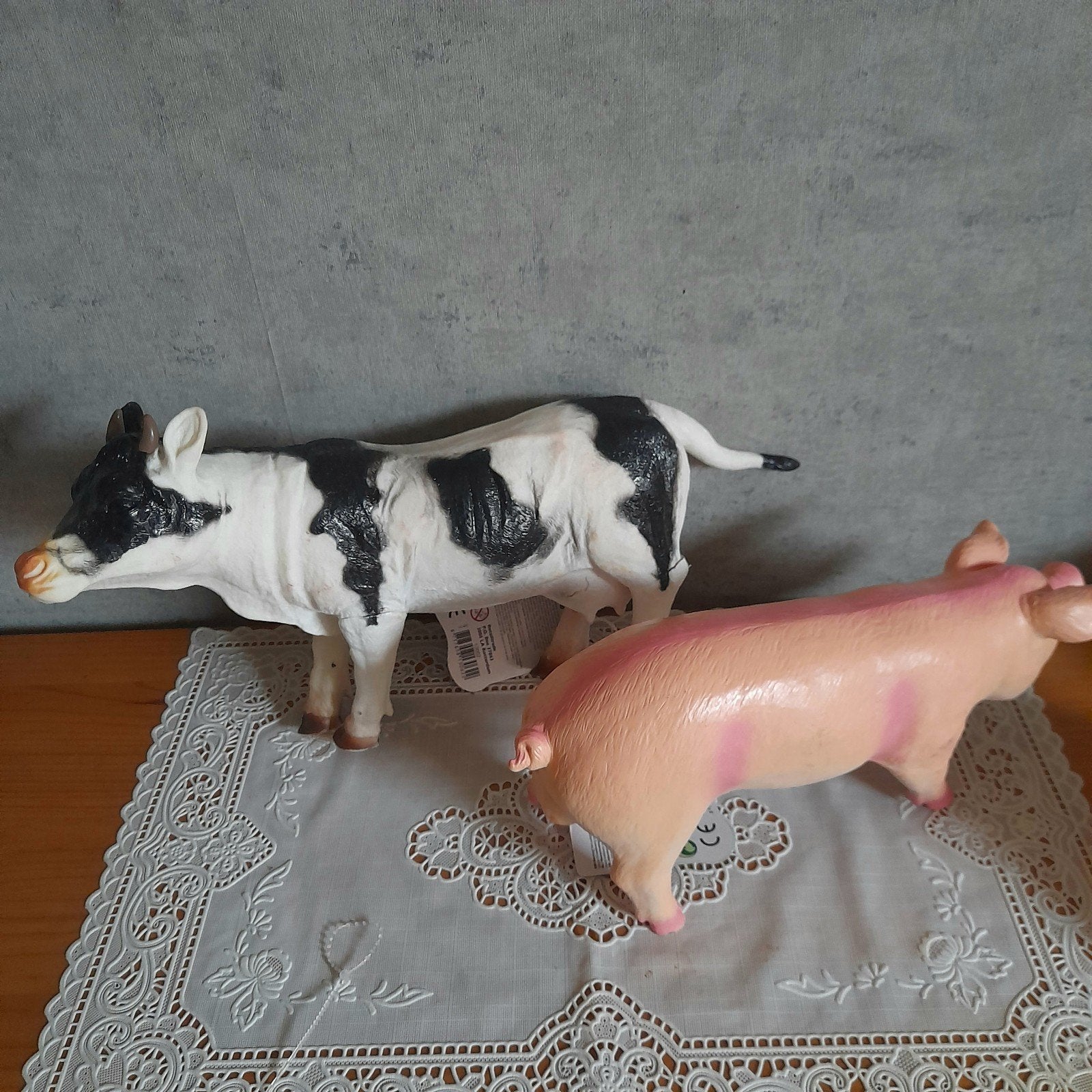 2 Nieuwe kunststof boerderij dieren koe en varken, Ophalen of Verzenden, Nieuw, Jongen of Meisje
