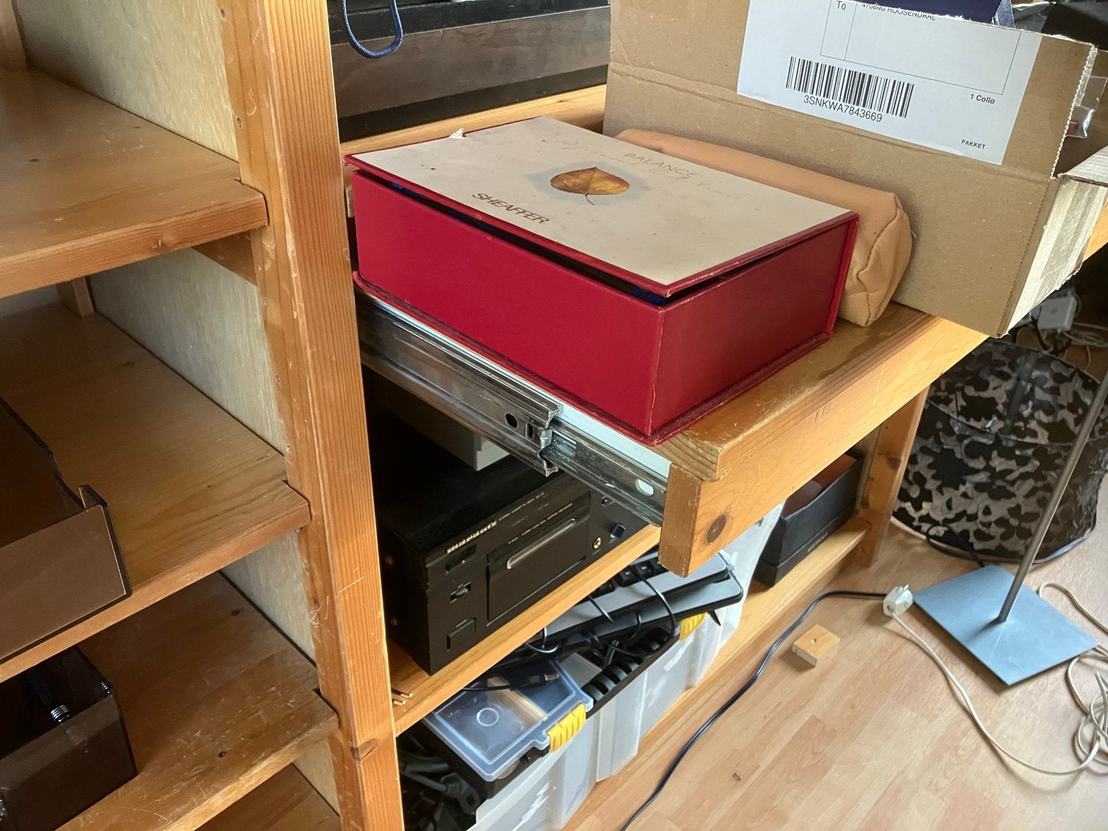 Houten Lundia opbergkast met uitschuifbaar blad, Ophalen, Met plank(en), Gebruikt, 100 tot 150 cm