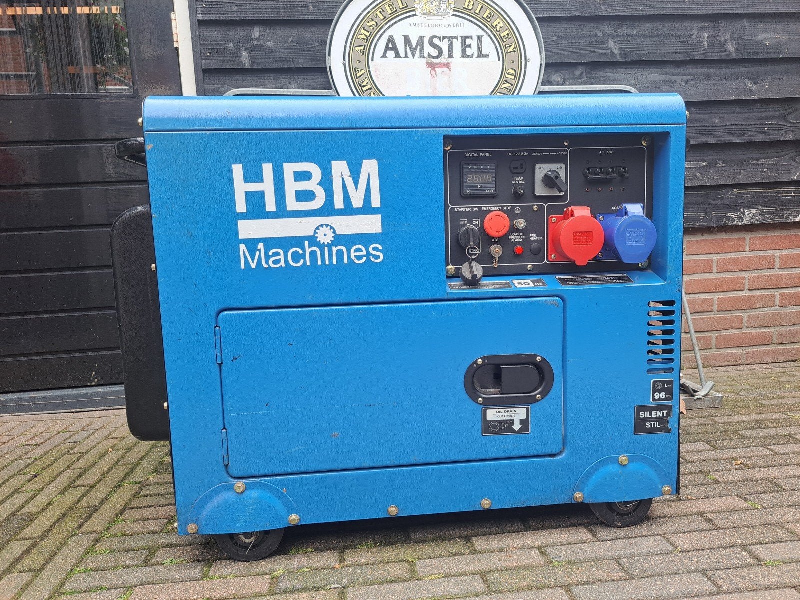 HBM diesel aggregaat 230/400 volt 7,9 kva, Ophalen, Elektrisch startend, Dieselolie, Zo goed als nieuw