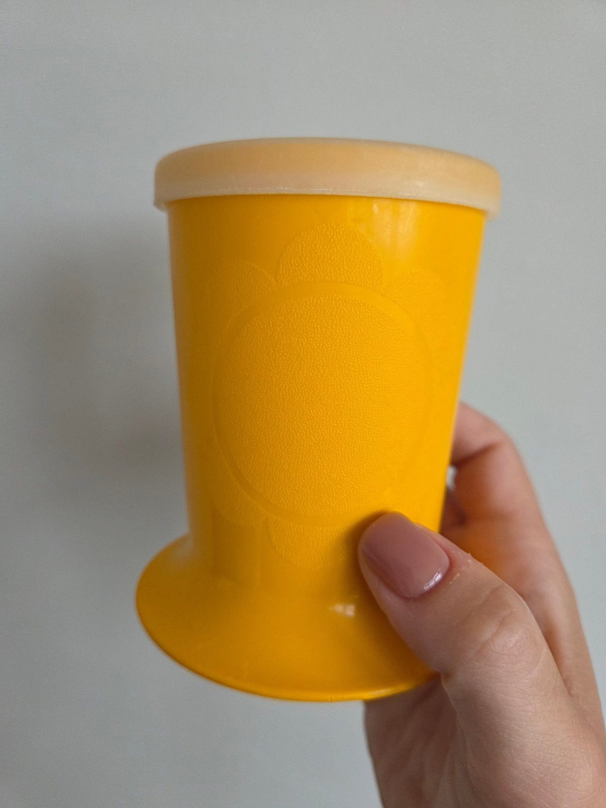 Vintage Tupperware kinderbeker beker jaren '70, Verzenden, Zo goed als nieuw, Geel, Beker of Kan