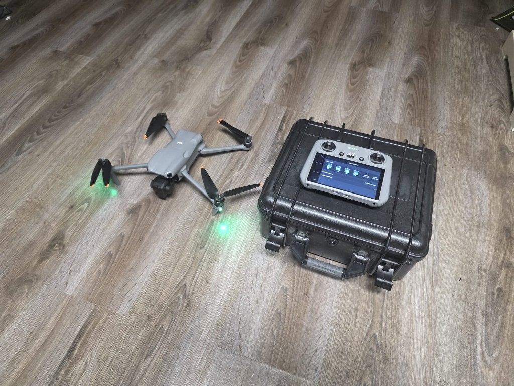 DJI Air 3 Fly More –RC 2 – 3 accu's (2/3/2 cycli) Nieuwstaat, 30 tot 45 minuten, Zo goed als nieuw, DJI, Professionele drone
