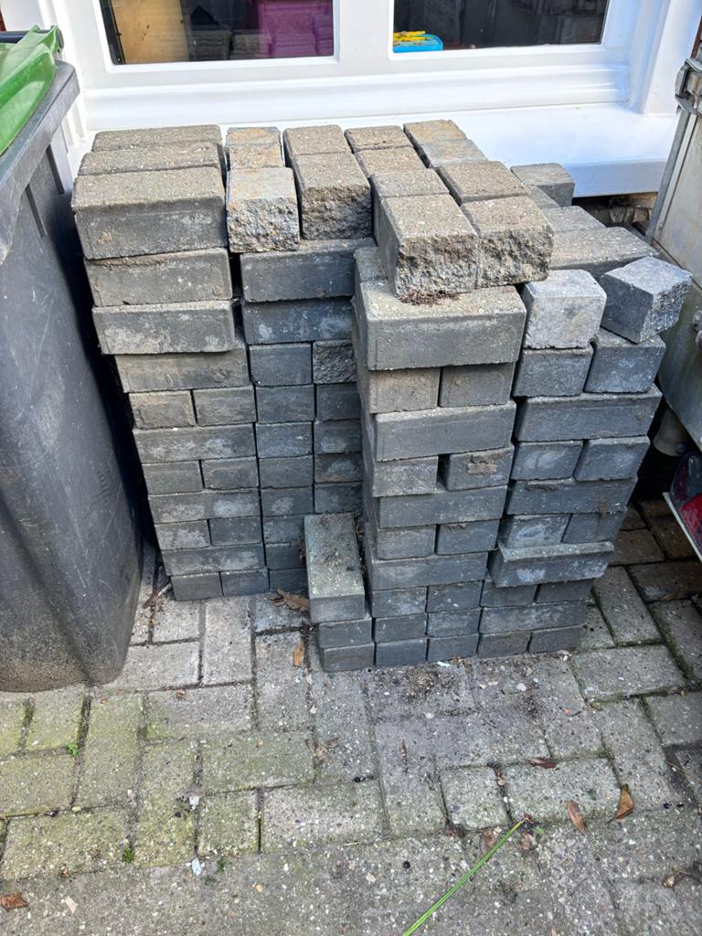 Gebruikte betonklinkers voor tuin of oprit, Tuin en Terras, Tegels en Klinkers, Ophalen, Gebruikt, Klinkers, 5 tot 10 m²