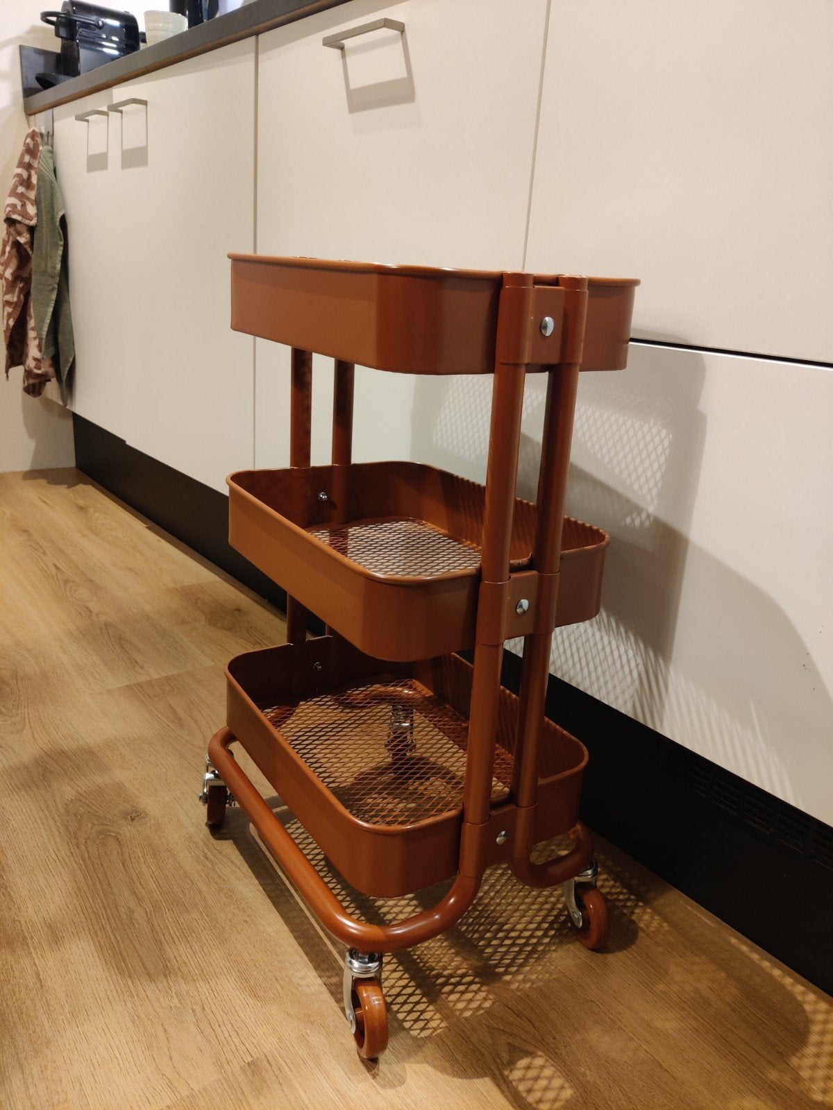 IKEA RÅSKOG (klein) roltafel - Roodbruin, Ophalen, Nieuw