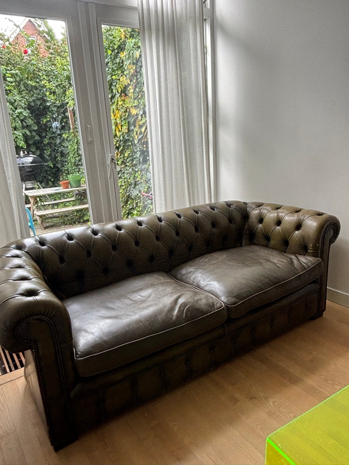 Vintage Chesterfield bank - 2-zits - Groen leer, Ophalen, Gebruikt, 150 tot 200 cm, Tweepersoons