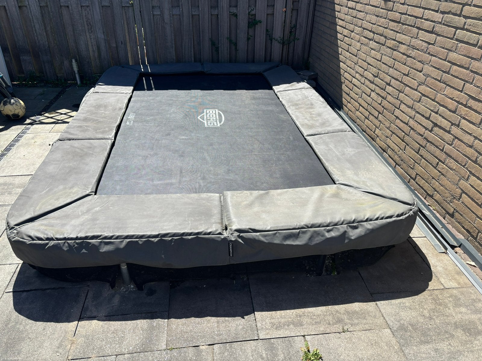 Berg inground trampoline 330x220 cm