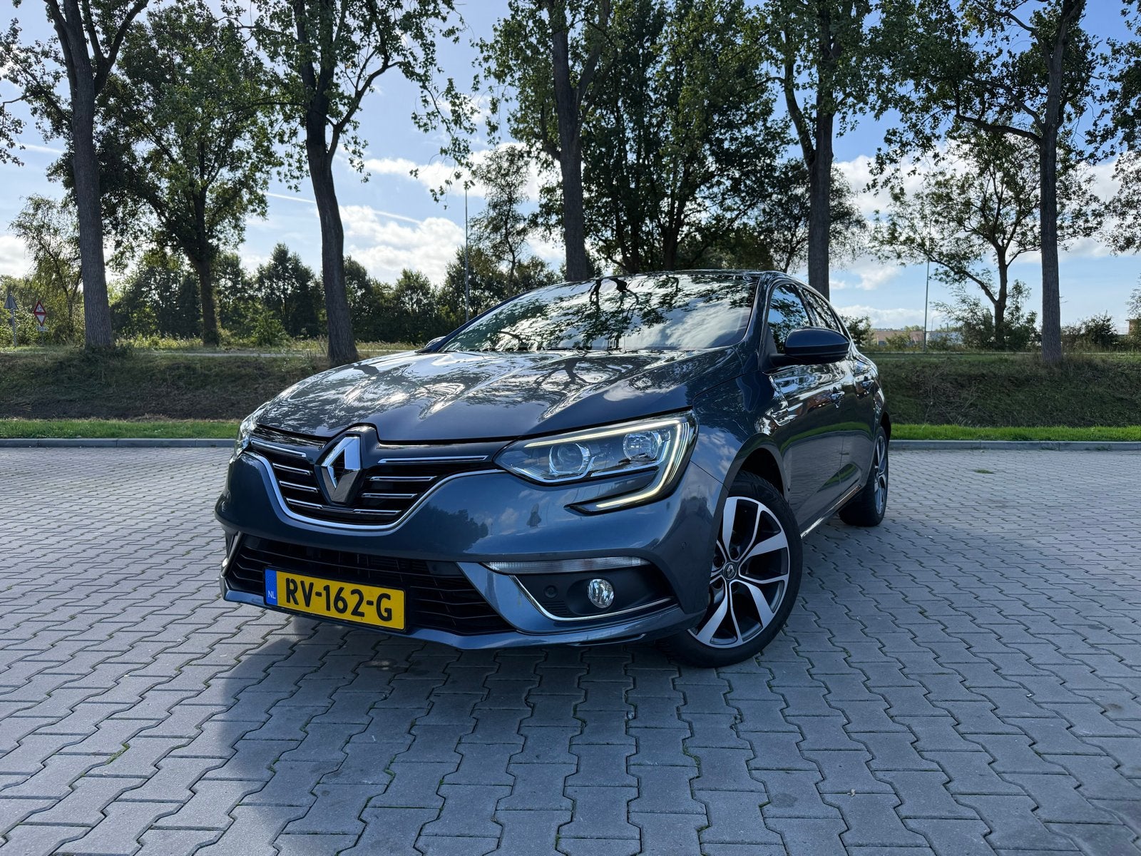 Renault Mégane 1.2 Energy TCe 101pk 2018 Grijs Massage |BOSE, Auto's, Voorwielaandrijving, Zwart, 4 cilinders, Origineel Nederlands