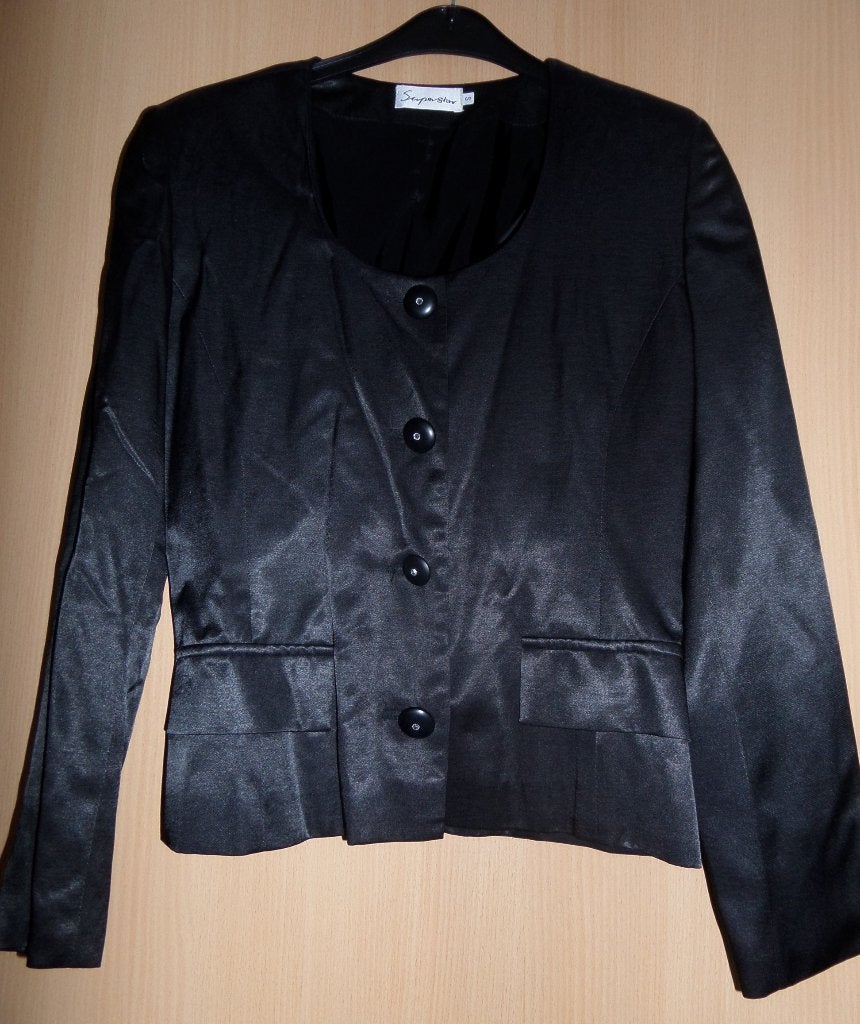 ALS NIEUW: Zwart satijnen jasje maat 36 van Superstar, Kleding | Dames, Zwart, Ophalen of Verzenden, Zo goed als nieuw, Jasje