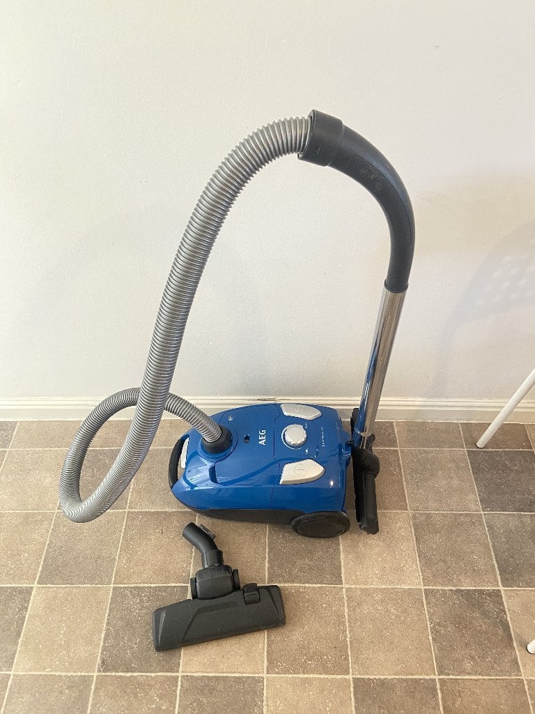 AEG Vacuum Cleaner, Witgoed en Apparatuur, Stofzuigers, Geschikt voor harde vloeren, Zo goed als nieuw, Sledestofzuiger, Minder dan 1200 watt