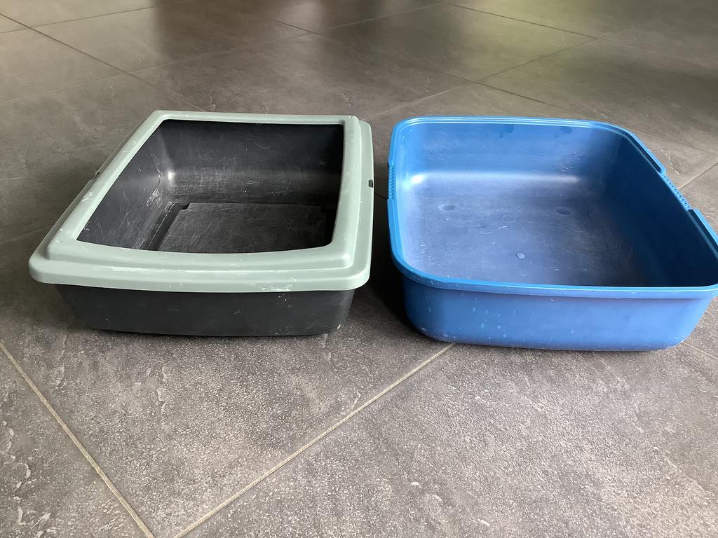 2 kattenbakken, Dieren en Toebehoren, Kattenbakken, Ophalen, Gebruikt, Open