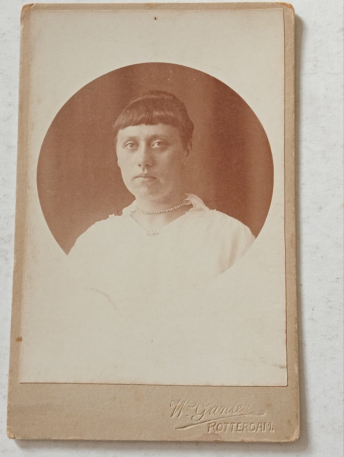 Antieke Carte de Visite Vrouw W.Ganier Rotterdam, Verzamelen, Foto's en Prenten, Ophalen of Verzenden, Voor 1940, Gebruikt, Overige onderwerpen