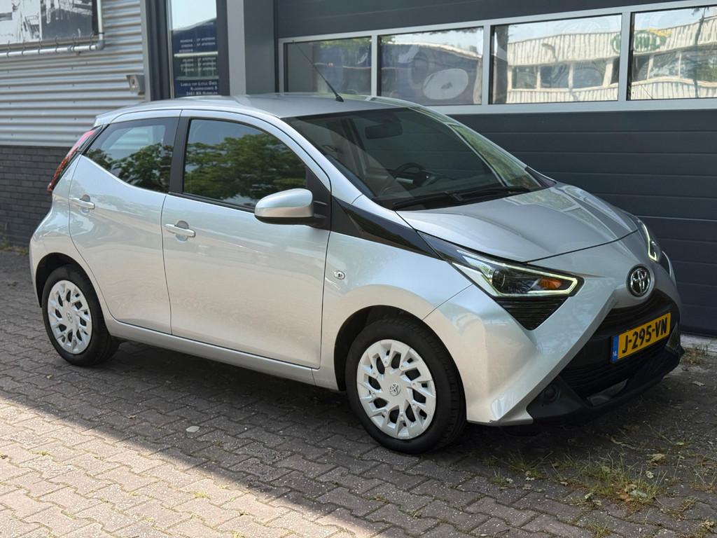 Toyota Aygo VVT-IX- PLAY CARPLAY CAMERA (bj 2020), Gebruikt, Start-stop-systeem, 4 stoelen, Origineel Nederlands