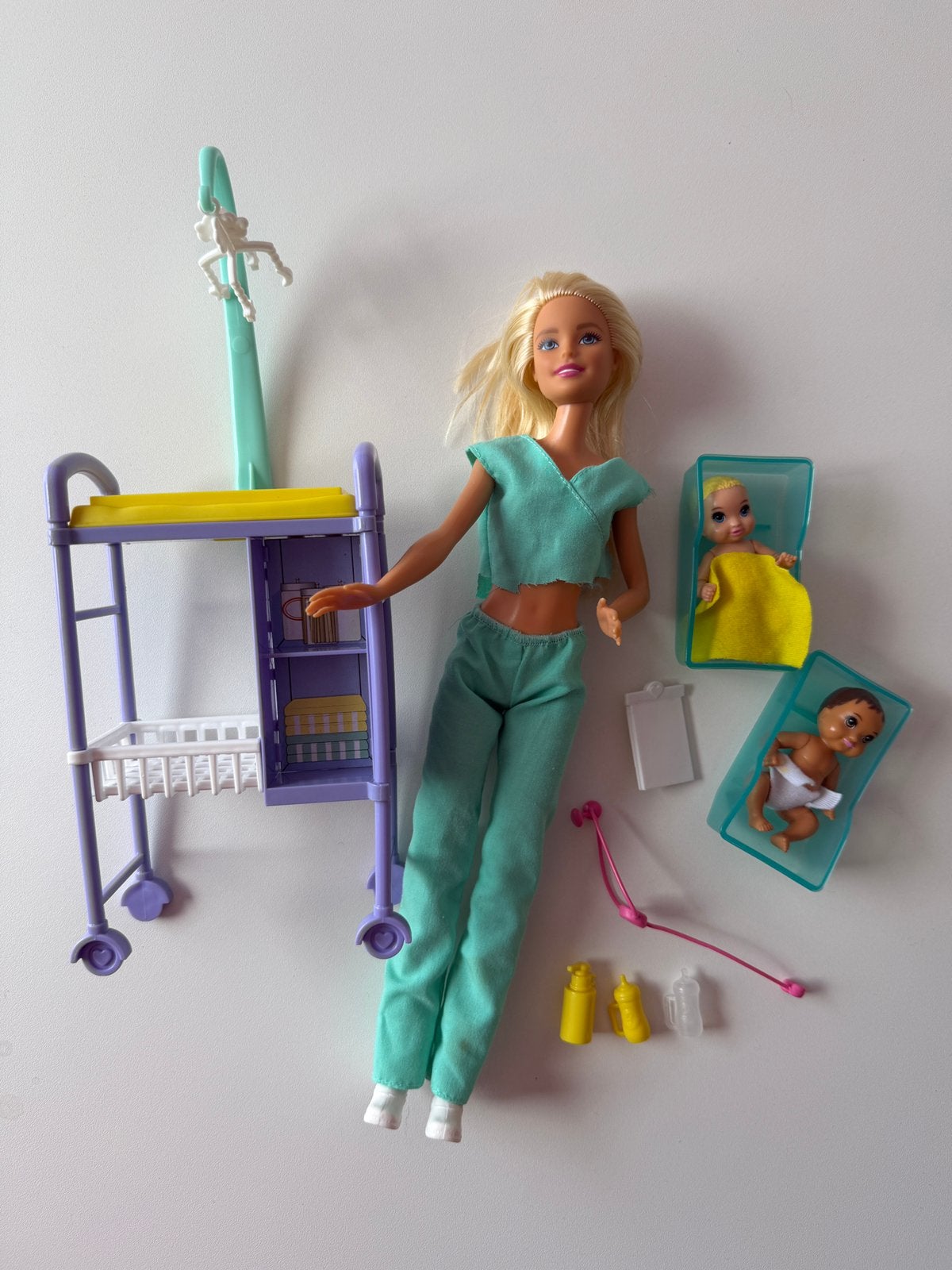 Barbie babydokter., Ophalen of Verzenden, Zo goed als nieuw, Poppenhuis