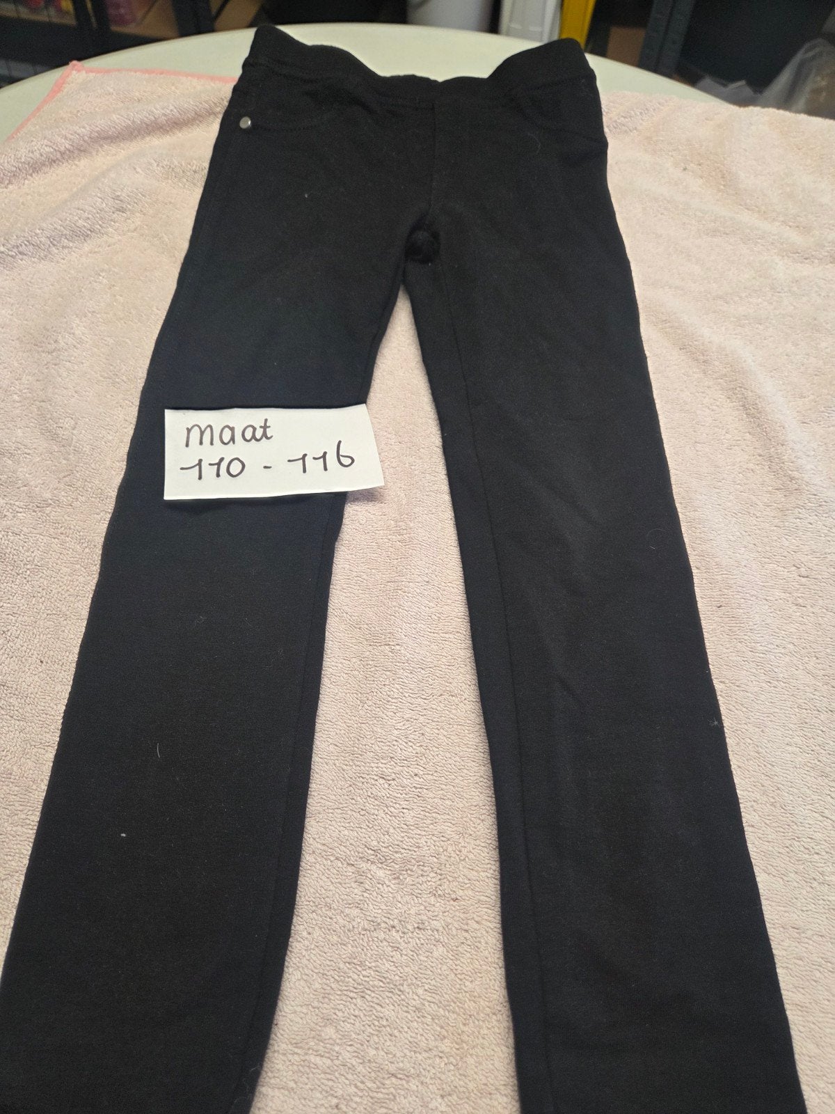 Zwarte broek maat 110-116, Broek, Gebruikt, Jongen of Meisje, Ophalen of Verzenden