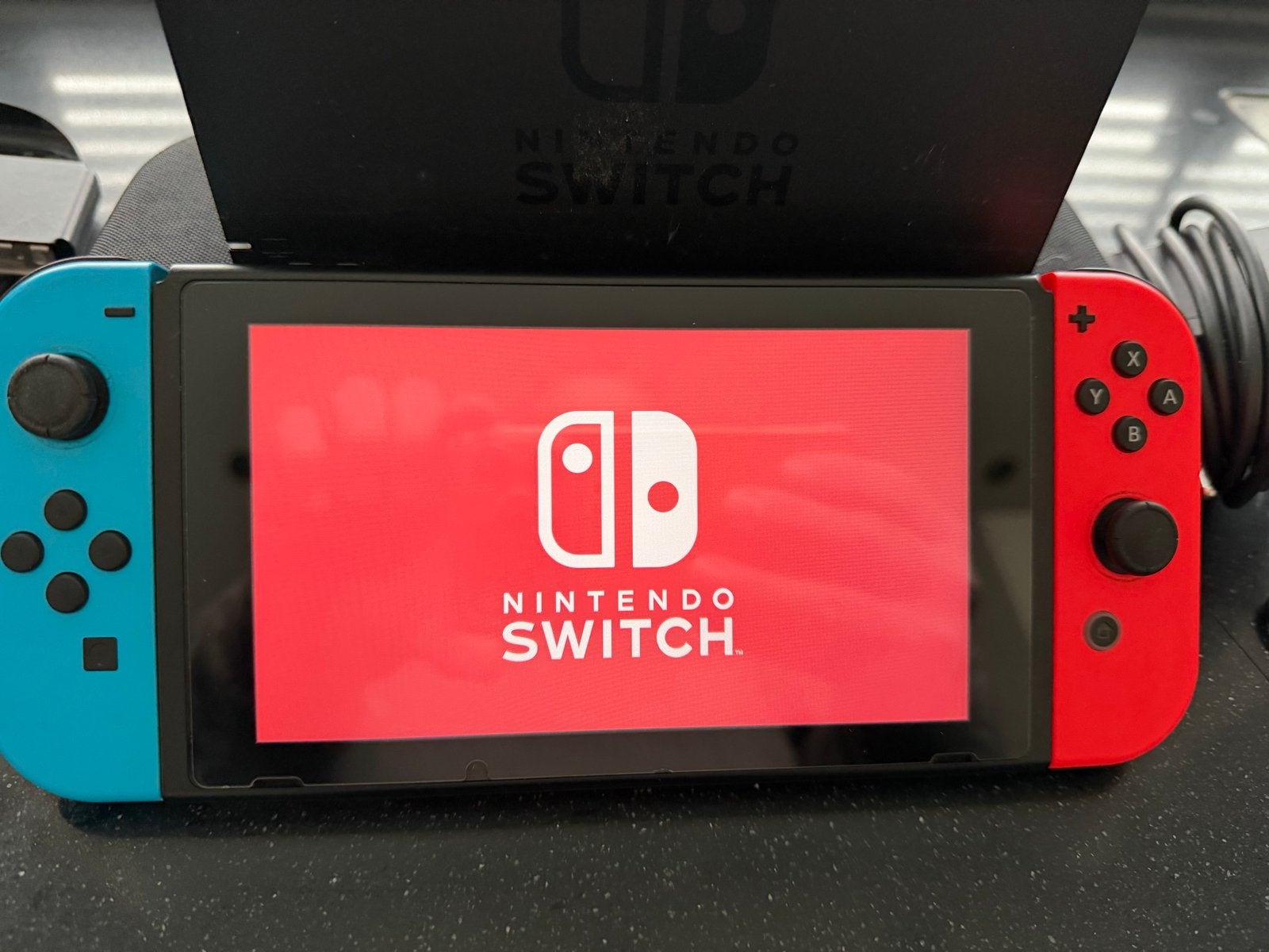 Foto 2 van Nintendo Switch Original met Joy-Cons en Dock