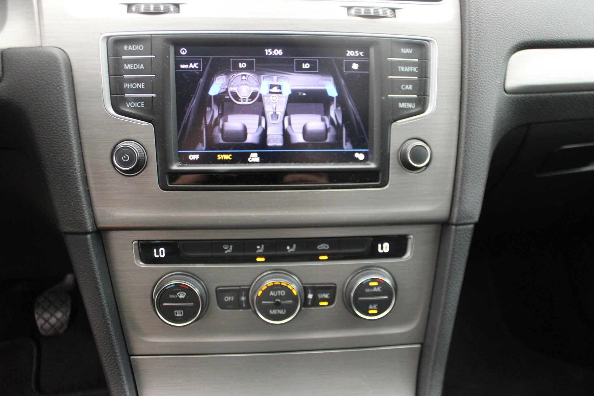 Foto 18 van Volkswagen Golf 1.0 TSI Comfortline keurige 5-deurs met klim