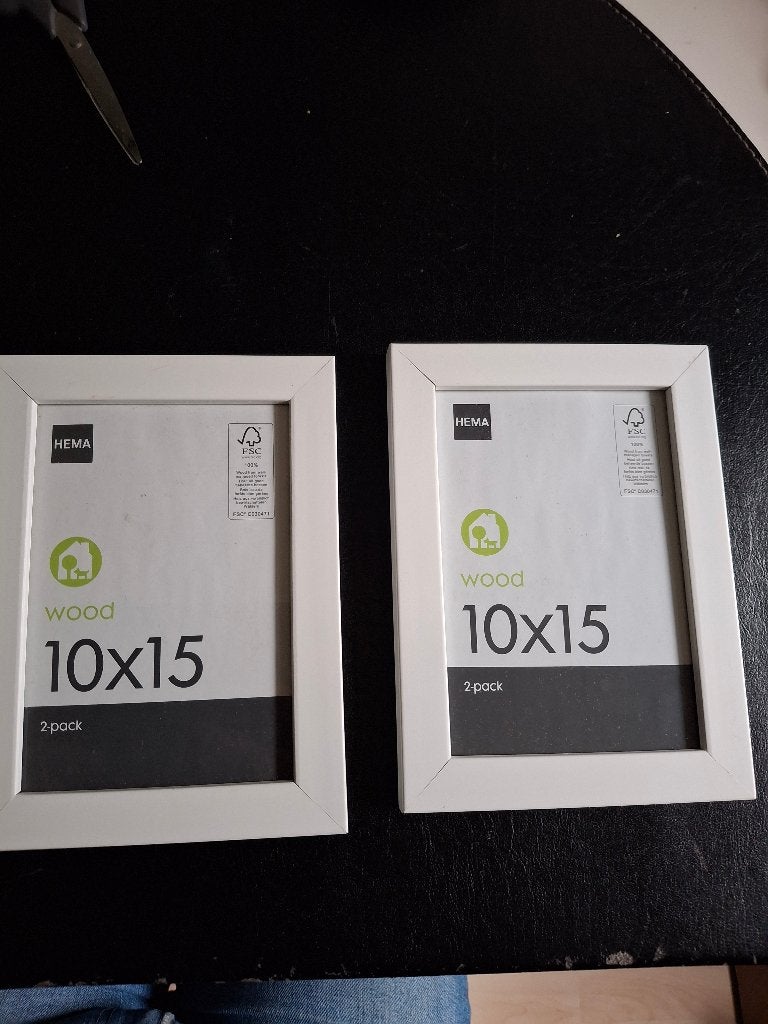 Twee HEMA fotolijstjes 10x15 cm, wit, hout, Standaard fotolijst, Zo goed als nieuw, Wit, Hout