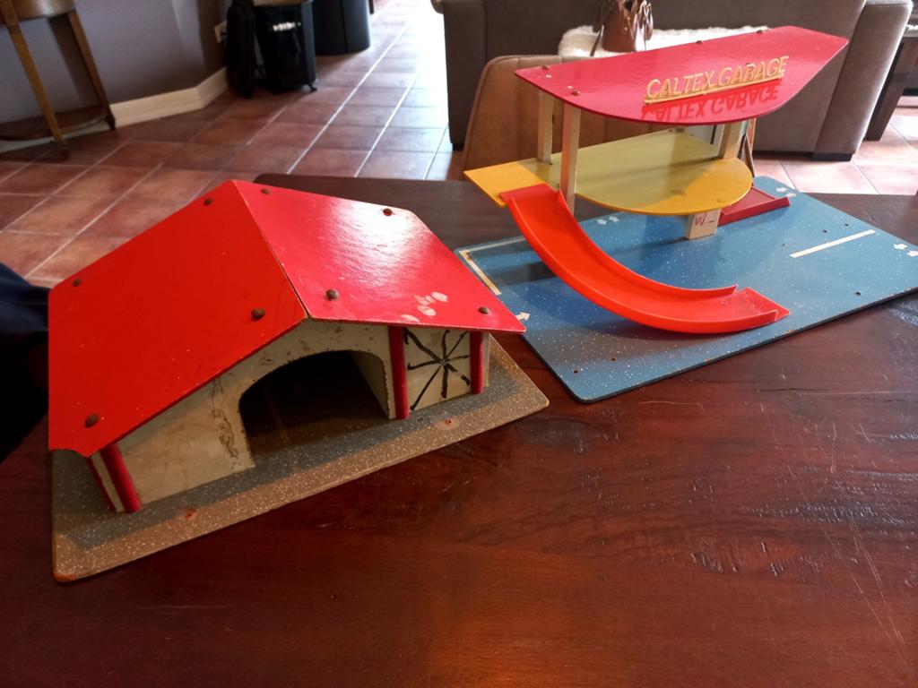 2x Vintage Sio speelgoed Garage voor de liefhebber jaren '60, Ophalen of Verzenden, Gebruikt, Auto, Overige merken