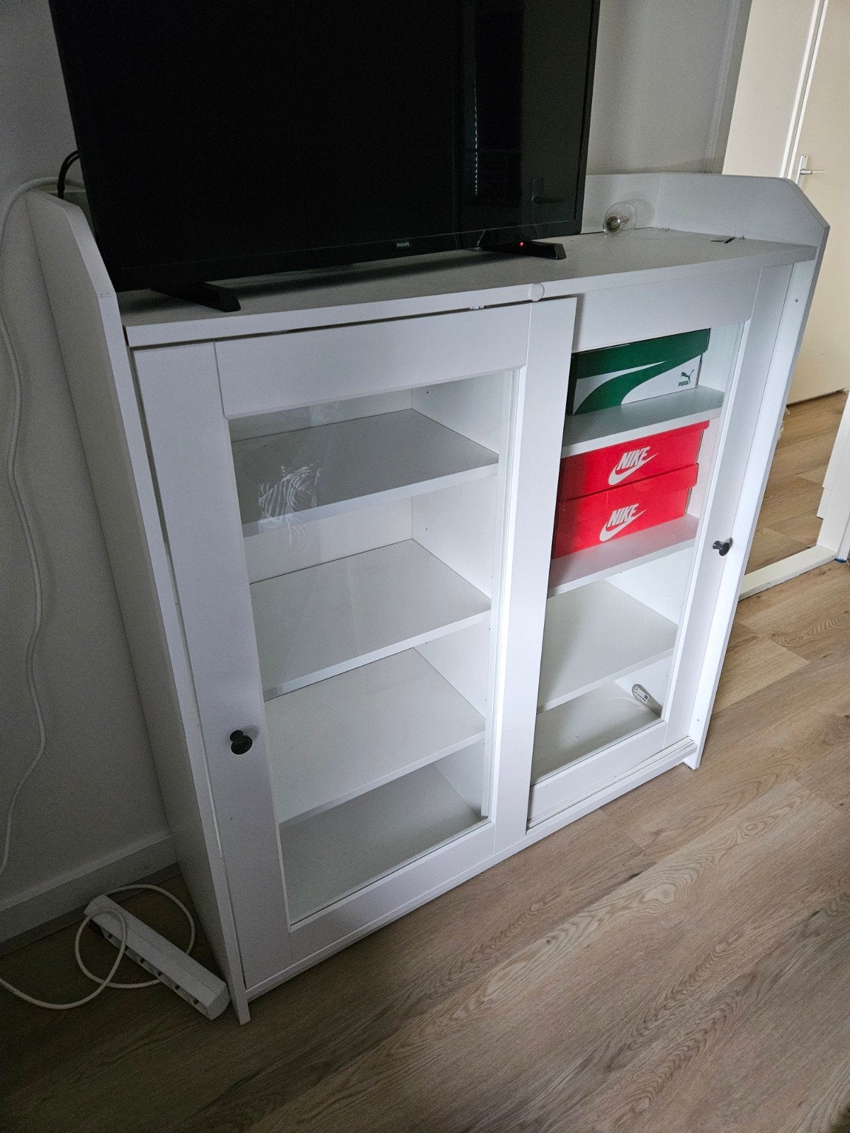 IKEA HAUGA Vitrinekast wit, 105x116 cm, Ophalen, 100 tot 150 cm, 100 tot 150 cm, 25 tot 50 cm