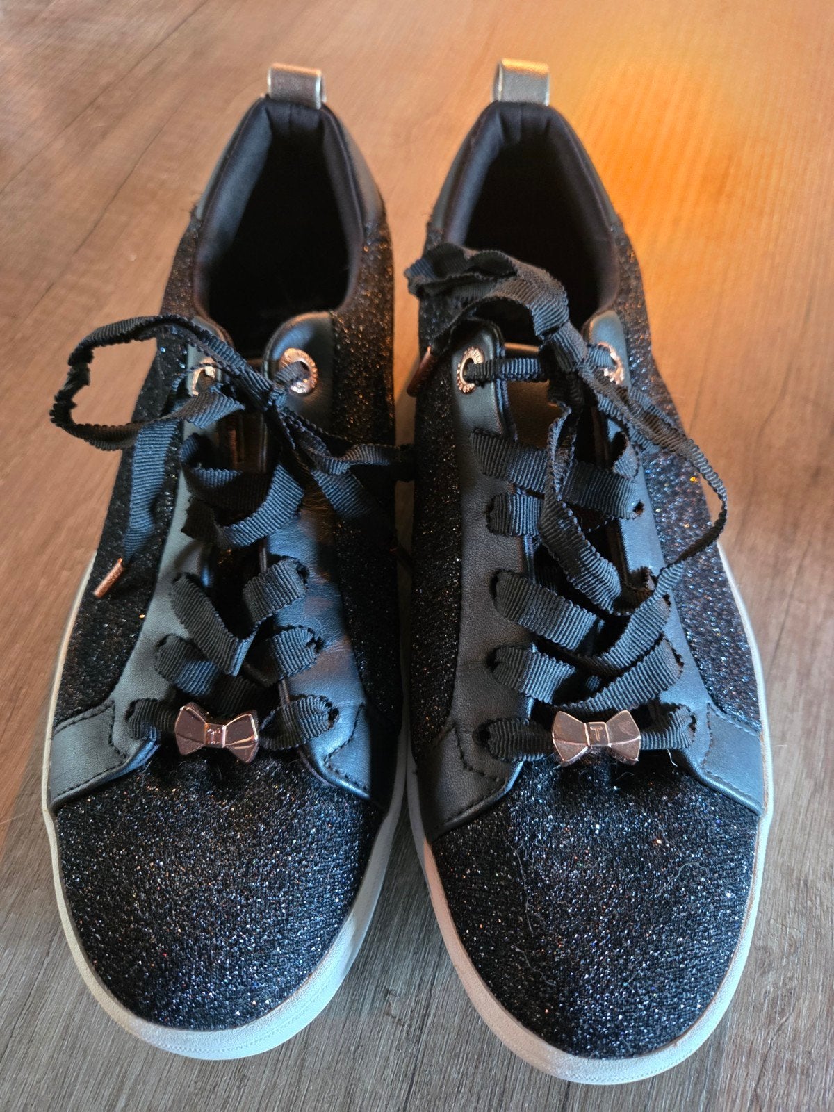 Ted Baker Eevaa Sneakers Zwart Glitter Maat 38, Kleding | Dames, Schoenen, The Ugly Brown Building, 6a St. Pancras Way, London, NW1 0TB, UK