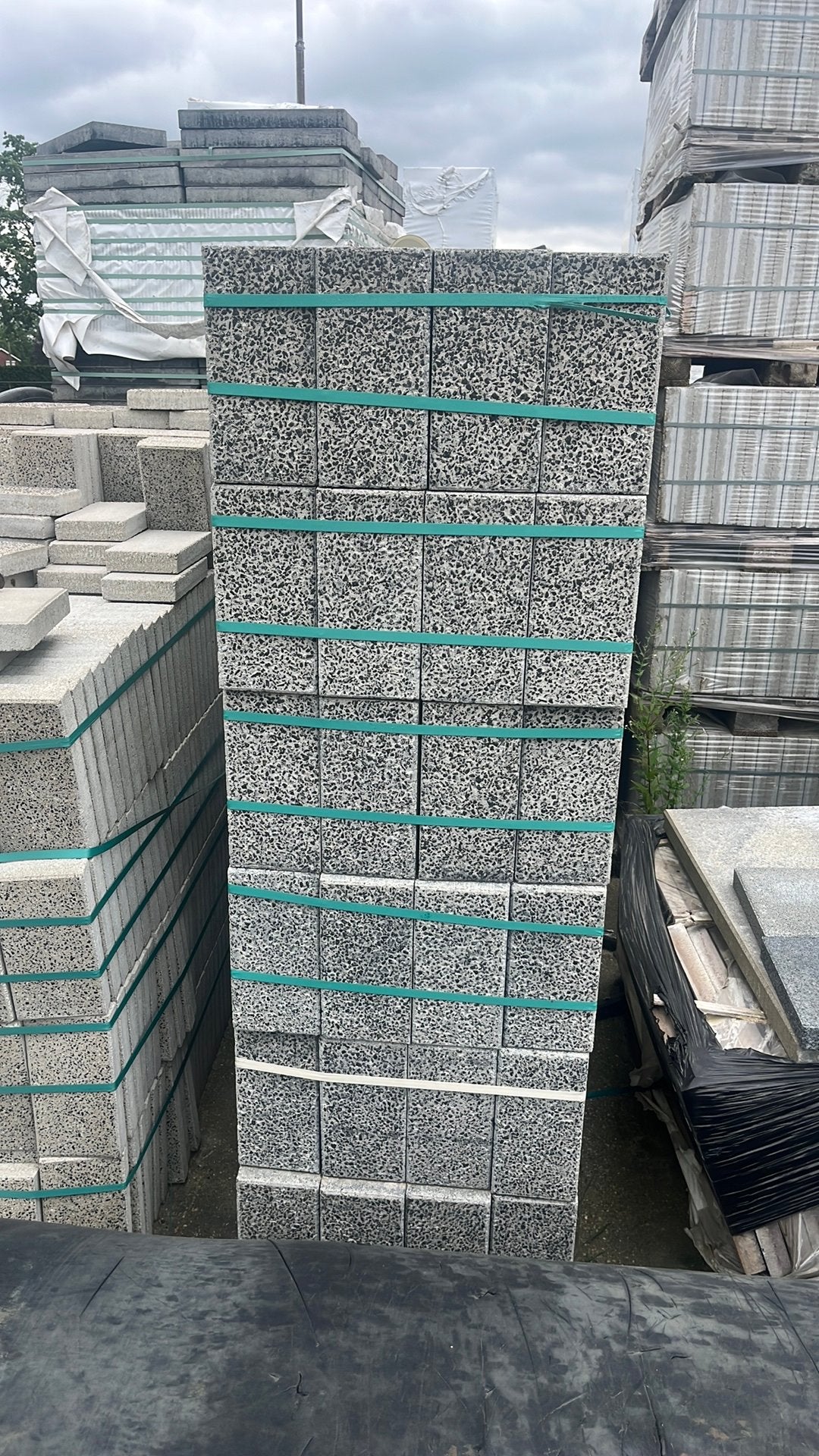nieuwe betontegels 30 x 15 x 8 cm, Ophalen of Verzenden, Zo goed als nieuw, Beton, Terrastegels