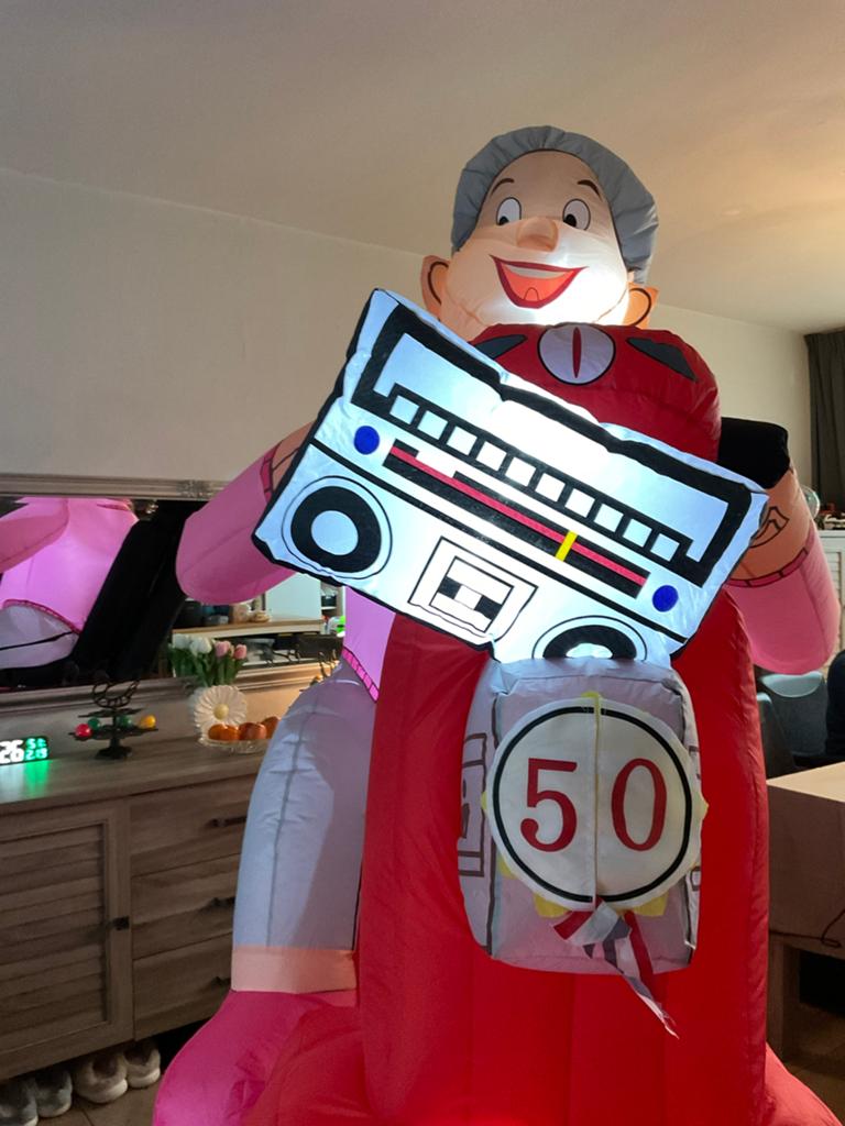 Nieuwe opblaasbare Sarah pop scootmobiel ca 3 m. Met licht, Hobby en Vrije tijd, Feestartikelen, Ophalen, Nieuw, Versiering, Abraham of Sarah