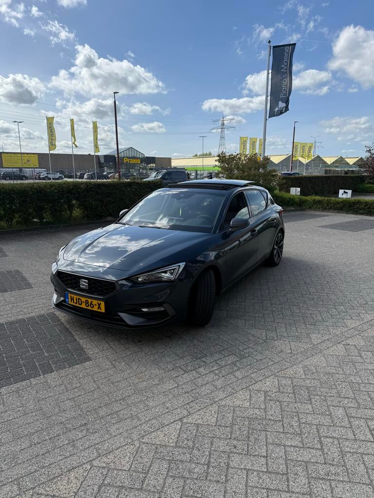 Seat Leon fr 1.5 etsi Grijs / pano/cam/carplay/acc, 1498 cc, 680 kg, 4 cilinders, 150 pk
