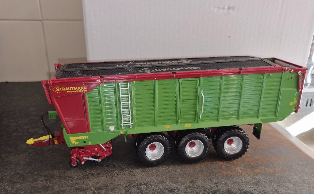 Strautmann - Marge Models    (siku - britains), Ophalen of Verzenden, Nieuw, Tractor of Landbouw, Britains