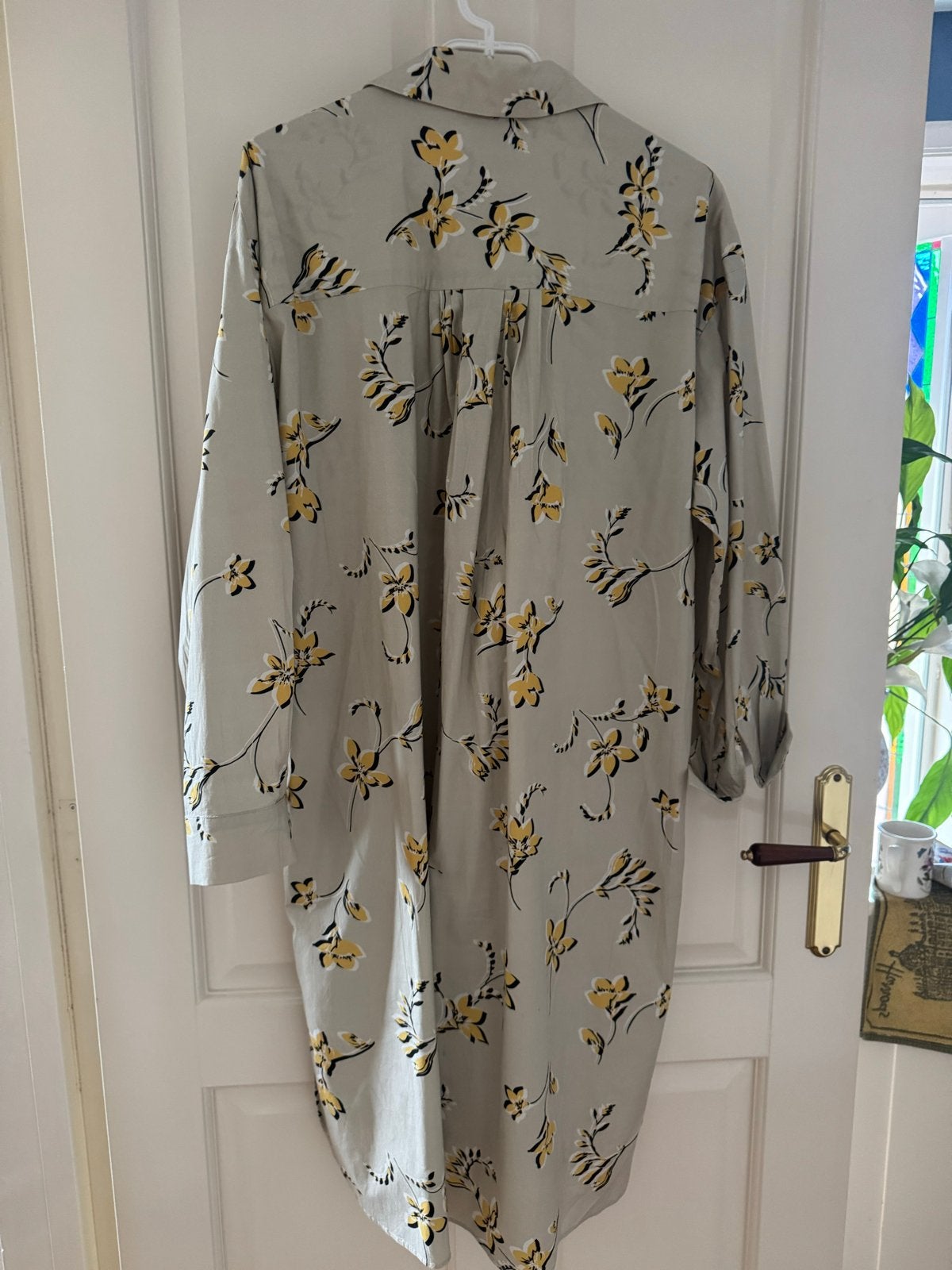 Kyra Blousejurk met bloemenprint - Maat 44, Maat 42/44 (L), Ophalen of Verzenden, Zo goed als nieuw, Grijs