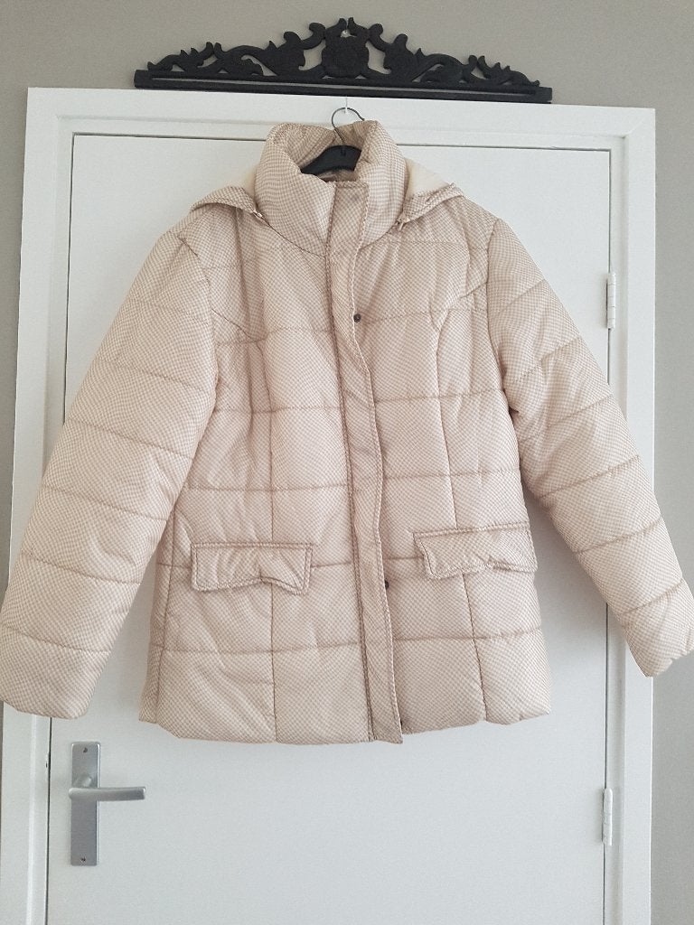 Een leuke geruite (beige en wit) winterjas xxl, Kleding | Dames, Jassen | Winter, Ophalen of Verzenden, Zo goed als nieuw, Maat 46/48 (XL) of groter
