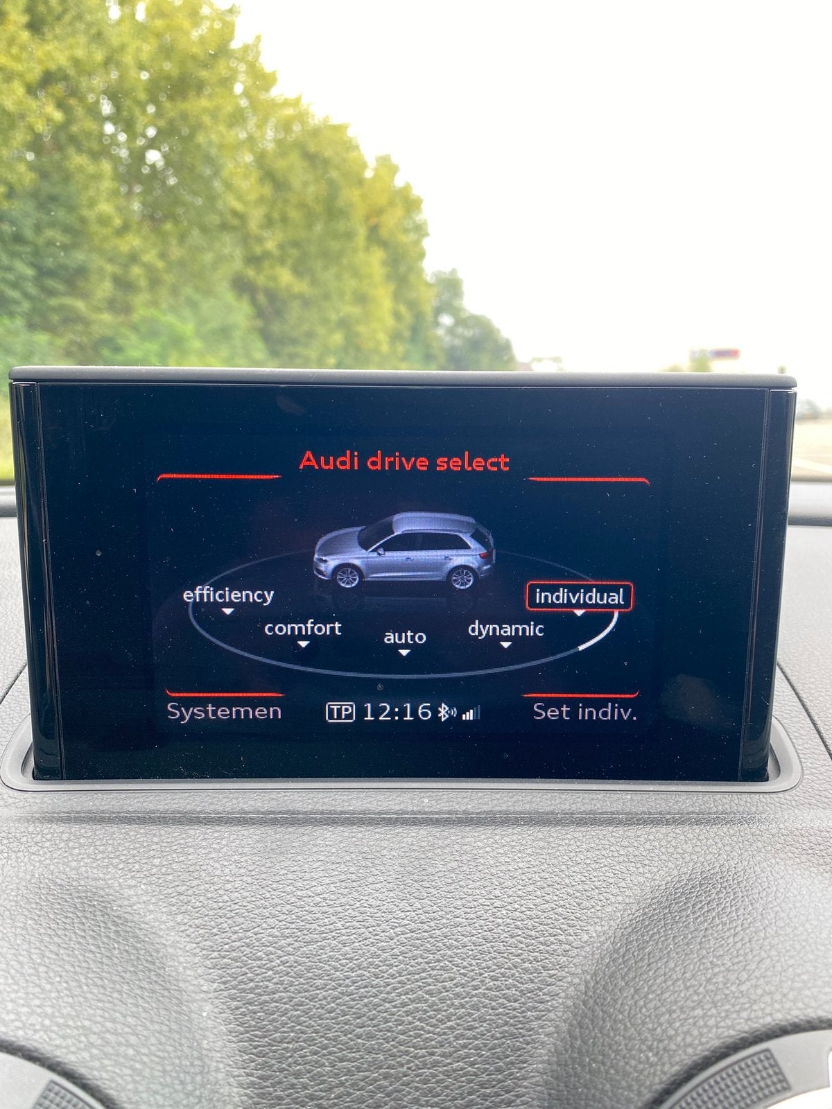 Foto 23 van Audi A3 1.4 TFSI ULTRA COD 110KW Sportback 2015 Zwart