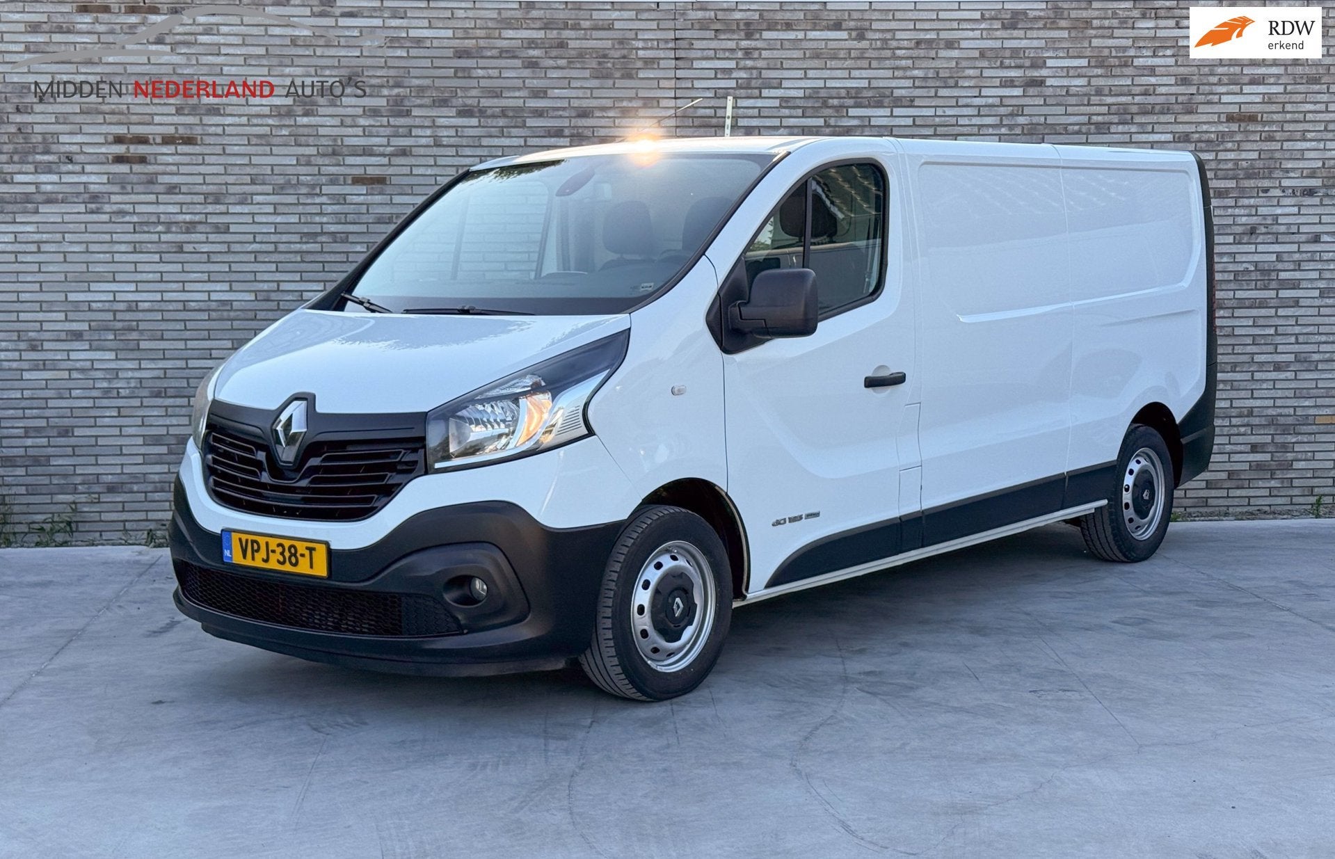 Renault Trafic 1.6 dCi T29 L2H1 * TREKHAAK * 3 PERSOONS * CA, Voorwielaandrijving, Gebruikt, 4 cilinders, Wit