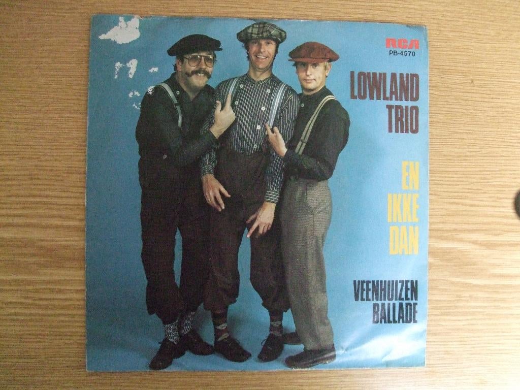 LOWLAND TRIO     EN IKKE DAN / VEENHUIZEN BALLADE, 7 inch, Ophalen of Verzenden, Zo goed als nieuw, Nederlandstalig