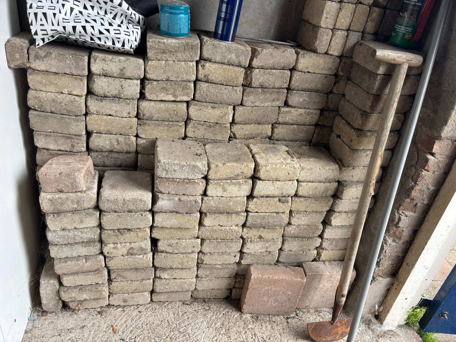 Gebruikte betonnen klinkers voor tuin of oprit, Ophalen, Gebruikt, Klinkers, 10 m² of meer