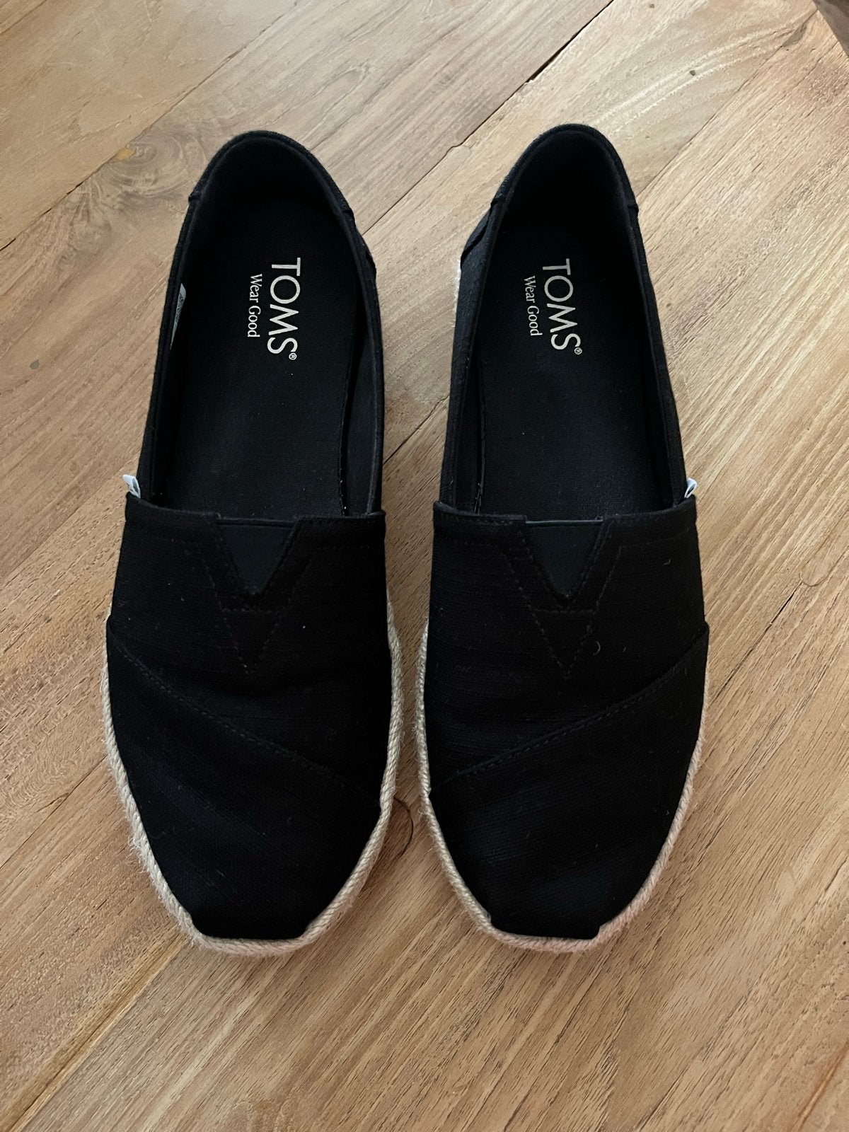 Toms zwarte espadrilles maat 40, Ophalen of Verzenden, Zo goed als nieuw, Zwart, Espadrilles of Moccasins