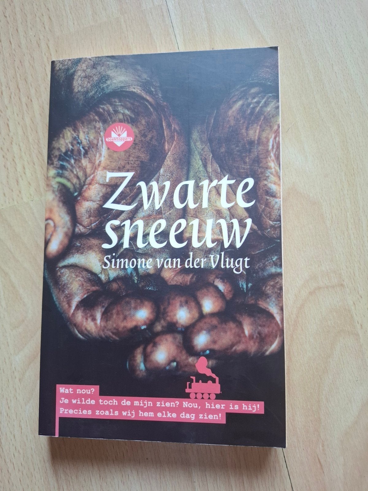 Simone van der Vlugt Zwarte sneeuw, Ophalen of Verzenden, Zo goed als nieuw