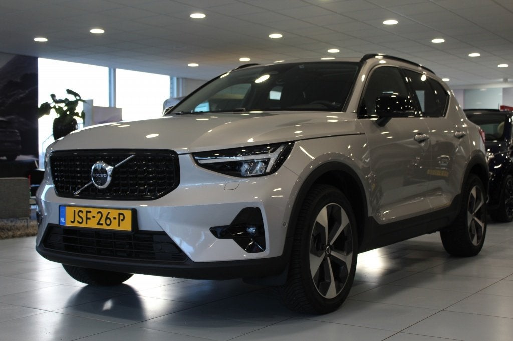 Volvo XC40 2.0 B3 Ultimate Dark/Panoramadak/360/Keyles/H&K, 15 km/l, Gebruikt, 4 cilinders, 1969 cc