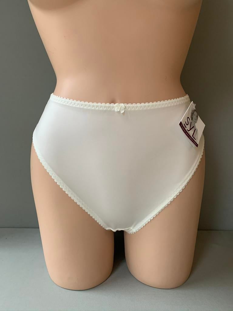 Syl string maat 36/38 - 40 - 42 - 46 - 52 - 54 - 56 maia, Verzenden, Wit, String