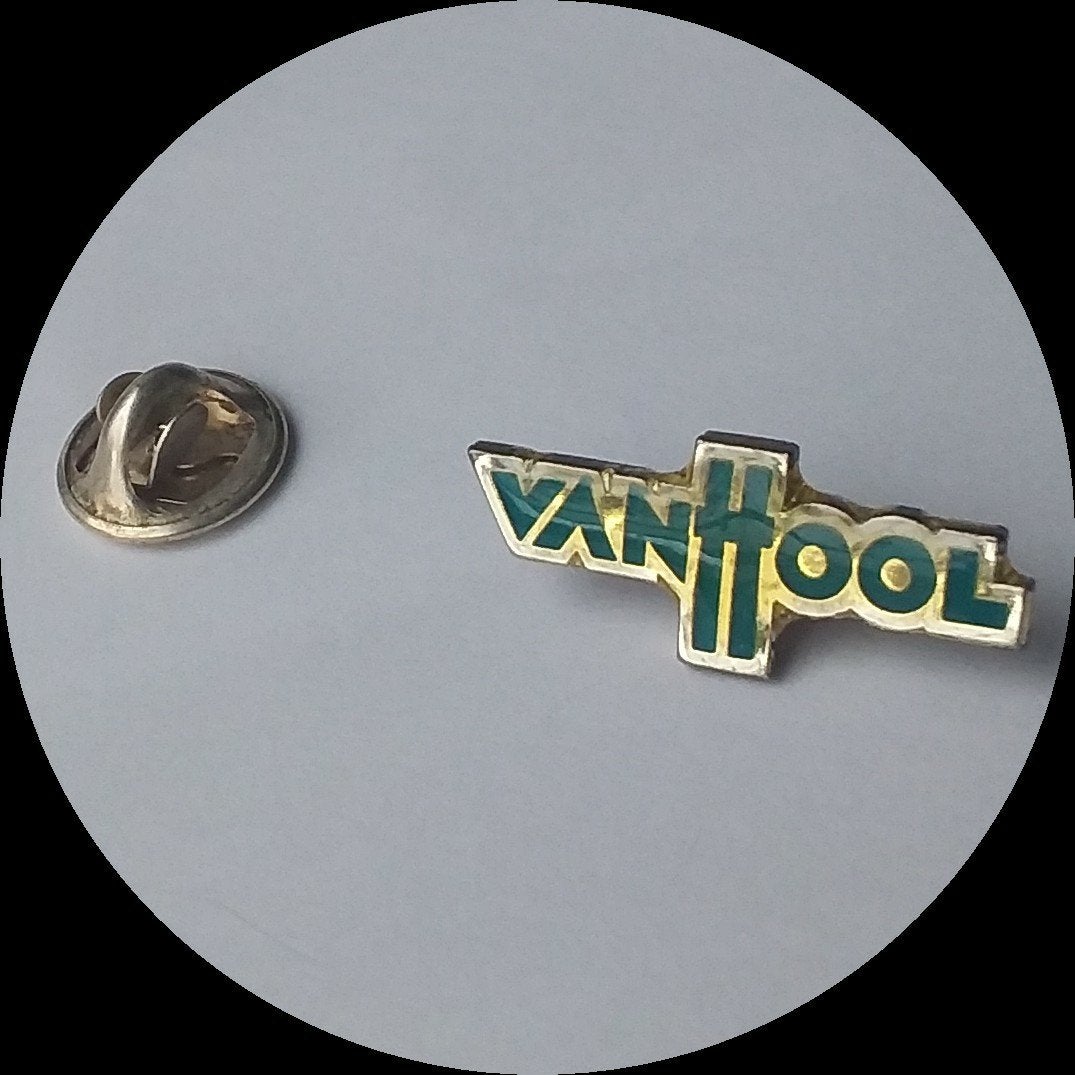 VAN HOOL autobus touringcar pin, Ophalen of Verzenden, Zo goed als nieuw, Transport, Speldje of Pin
