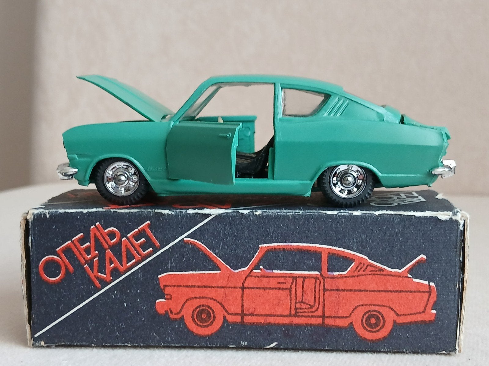 Opel Kadett B coupé A13 Politoys Krugozor toy factory ussr, Ophalen of Verzenden, Zo goed als nieuw, Auto, Overige merken