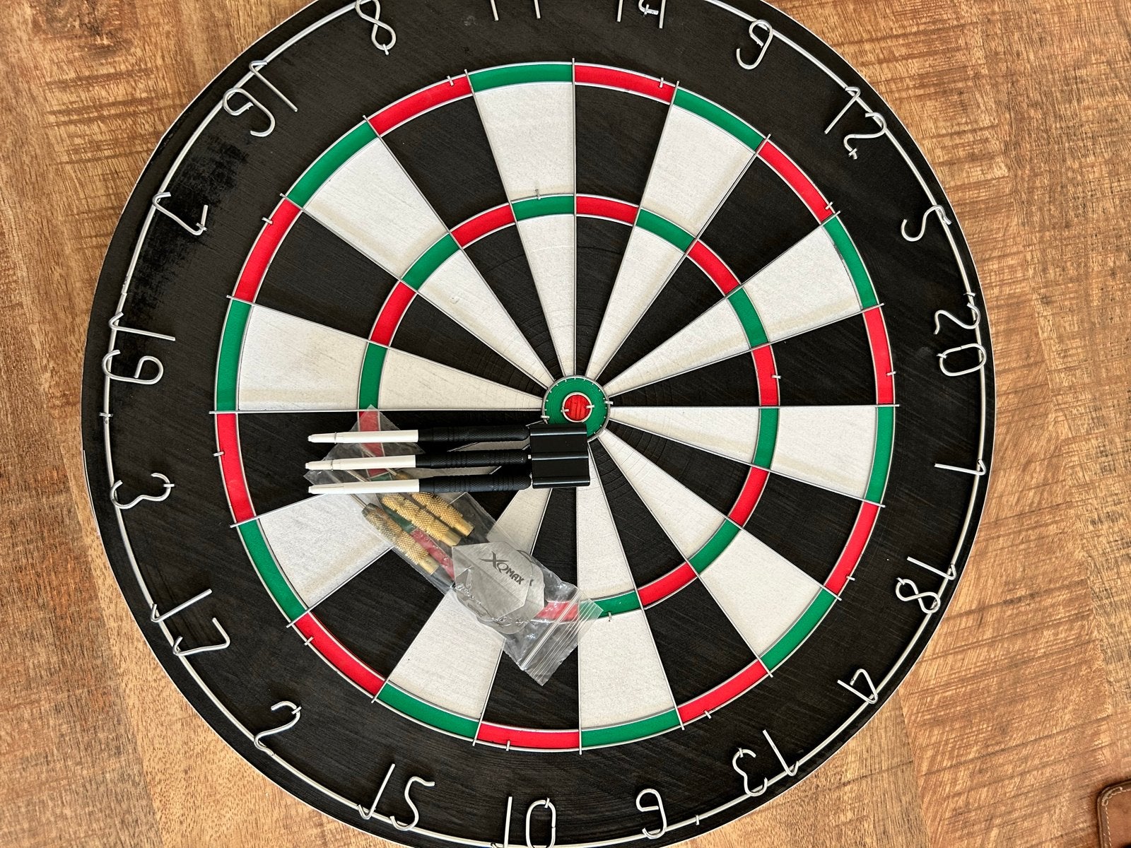 XQ Max Dartbord met pijlen - Zo goed als nieuw, Ophalen of Verzenden, Nieuw, Dartbord met pijlen