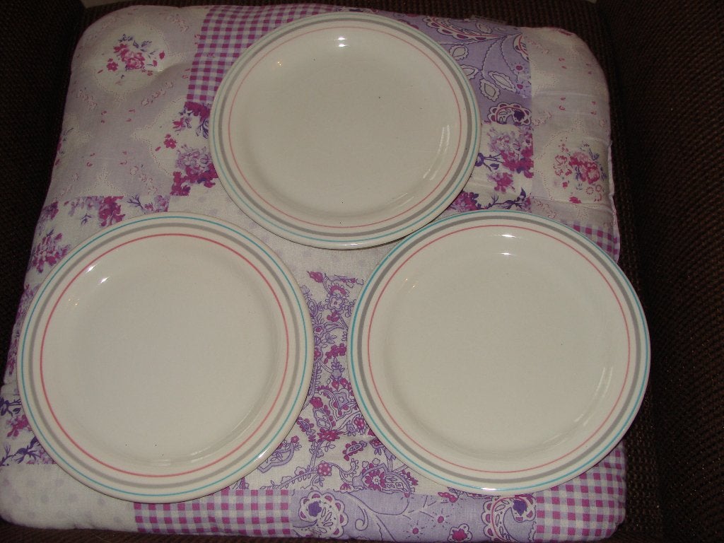 Te koop 3 boterhamboortjes wit, Ophalen of Verzenden, Nieuw, Porselein, Bord of Schaal