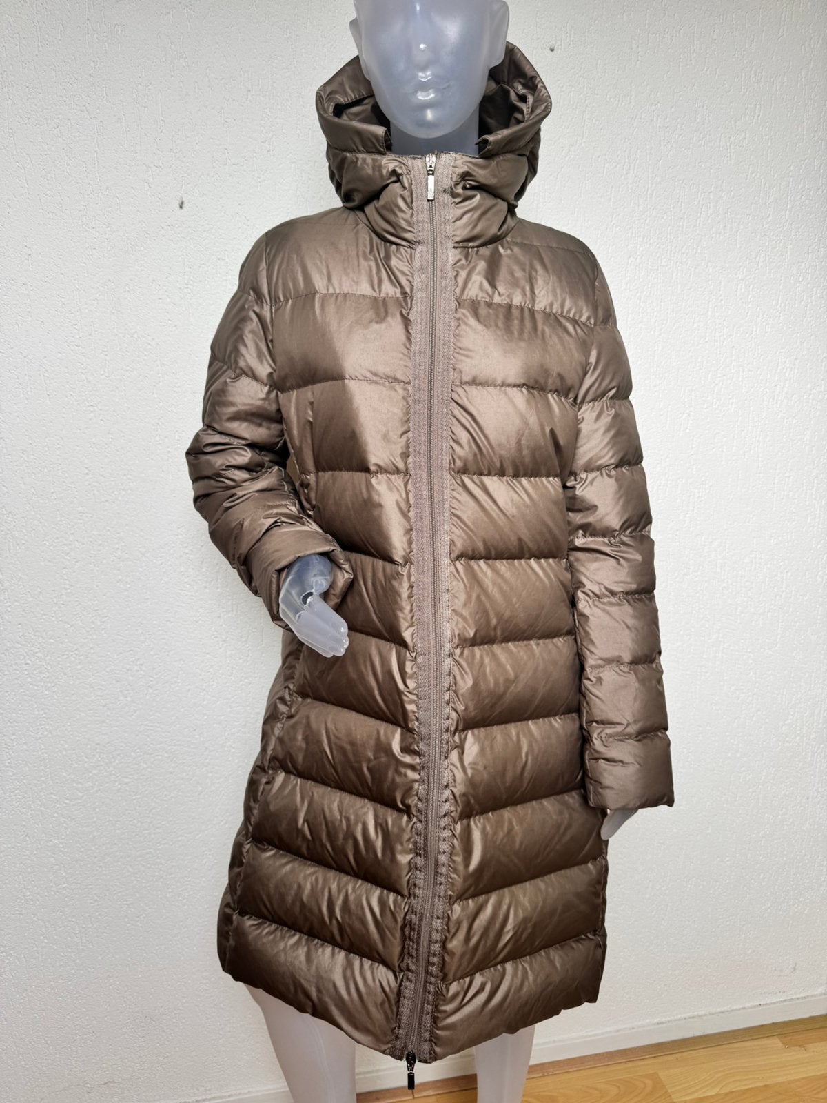 Moncler fjne dons jas - 4 / 40, Verzenden, Zo goed als nieuw, Maat 38/40 (M), Bruin