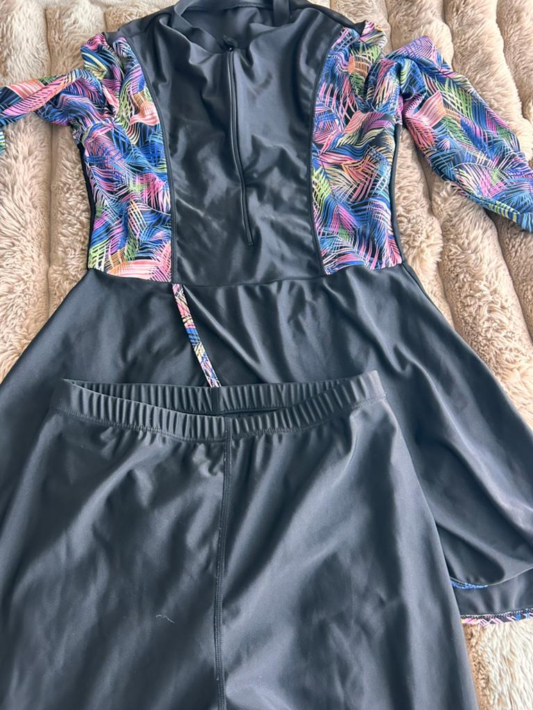 Burkini zwempak 2 delig maat S, Ophalen of Verzenden, Zo goed als nieuw, Bikini